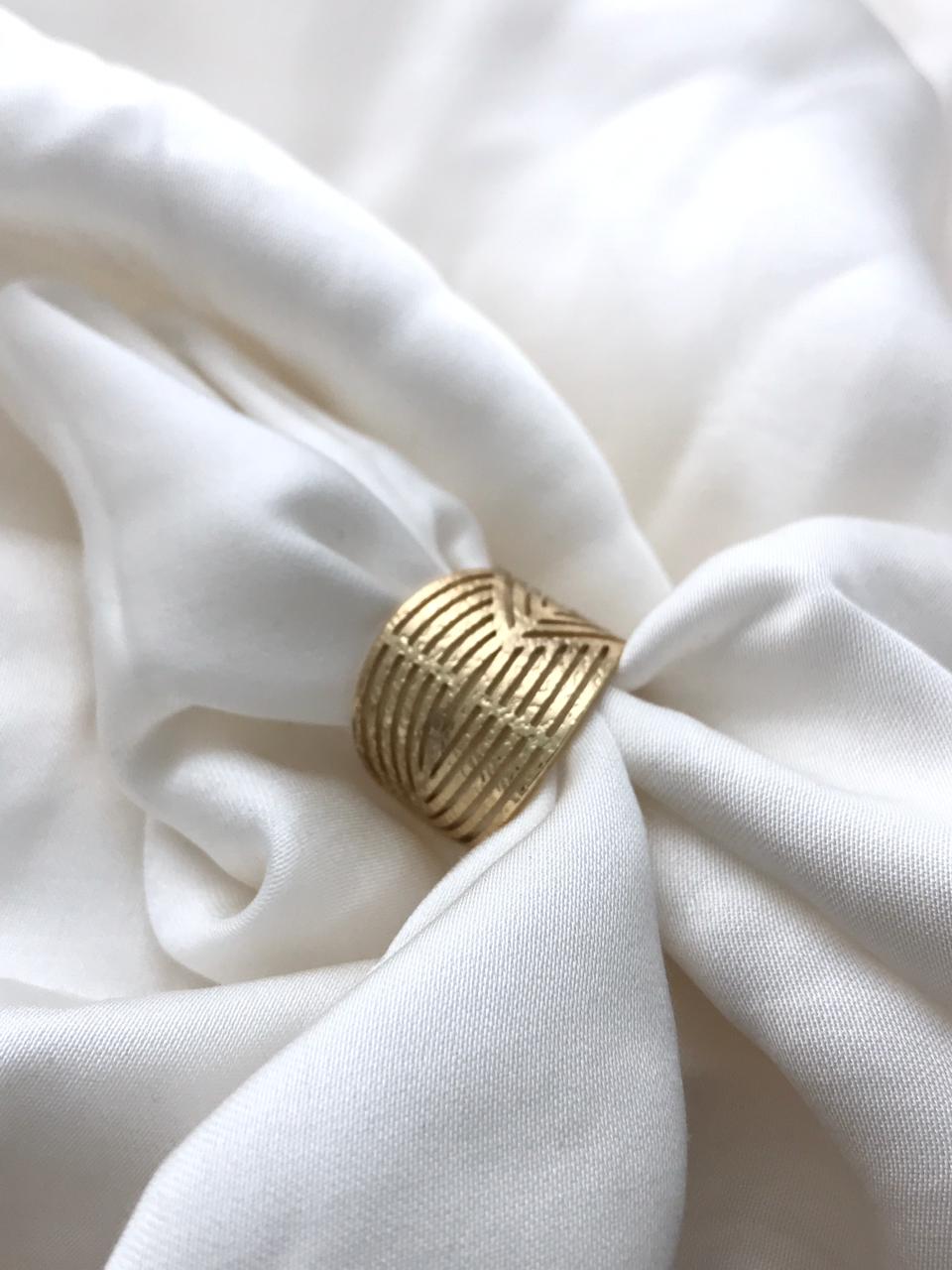 Wide Band Geometric Ring