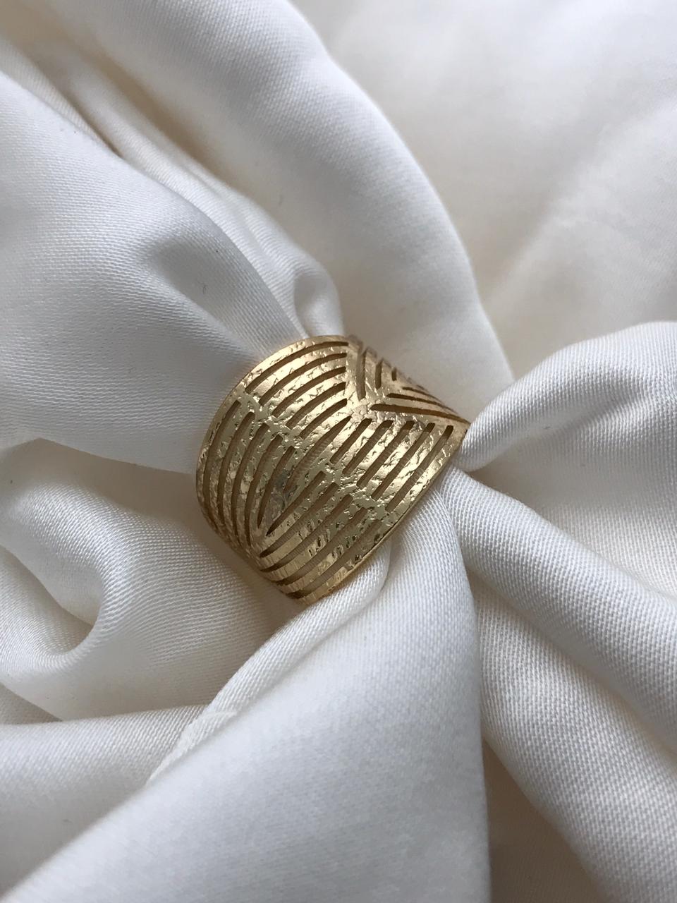 Wide Band Geometric Ring