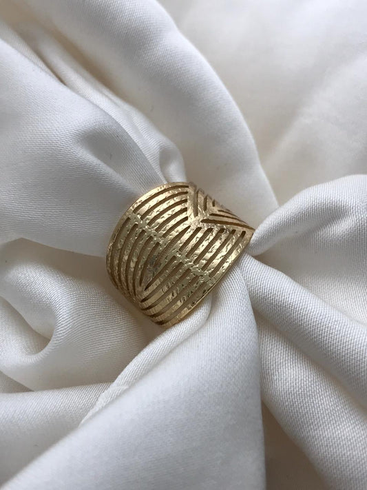Wide Band Geometric Ring
