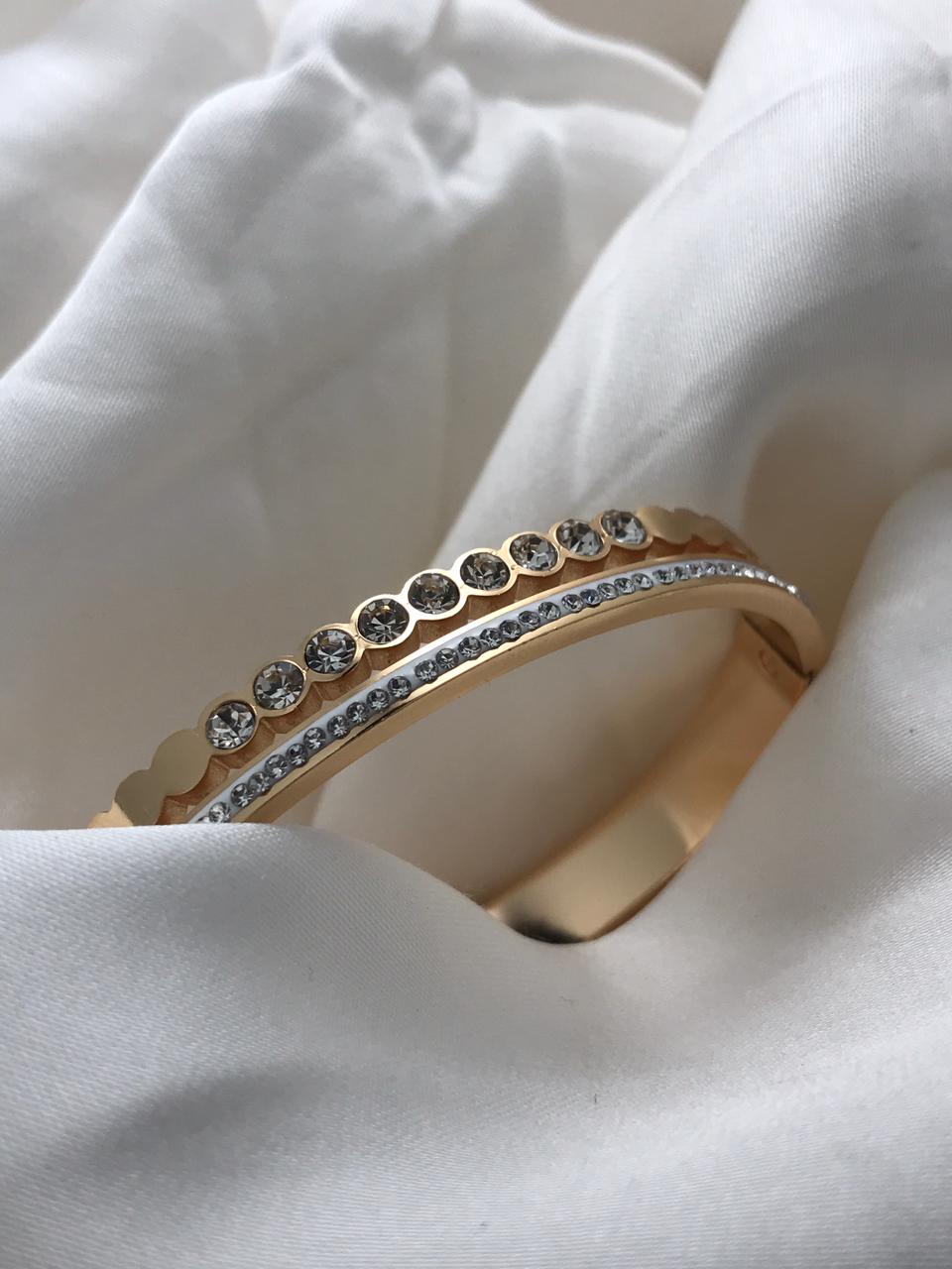 Scalloped Edge Crystal Bracelet