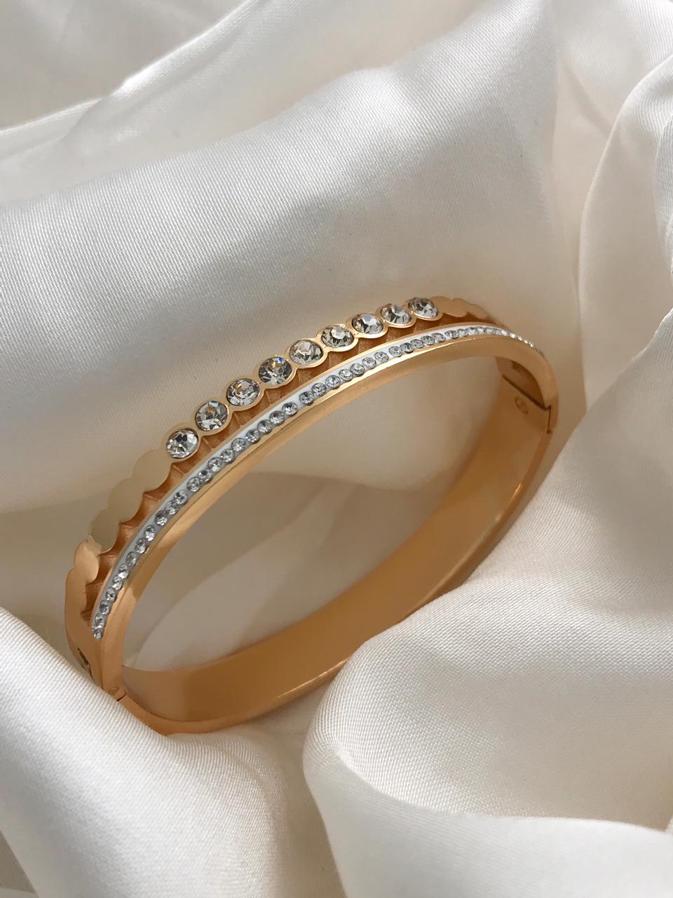 Scalloped Edge Crystal Bracelet