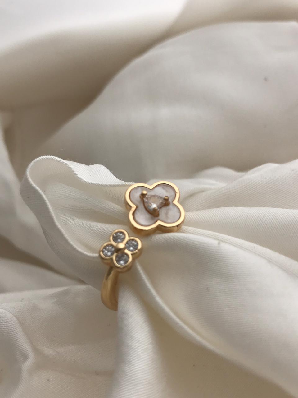 Gold Four-Leaf Clover Ring