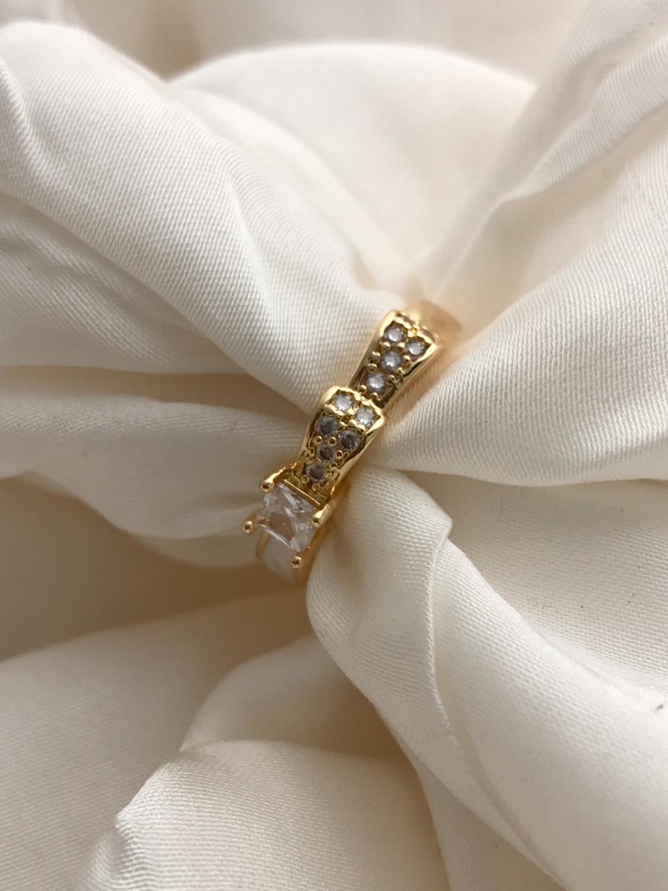 Gold Ribbon Bow Diamond Ring