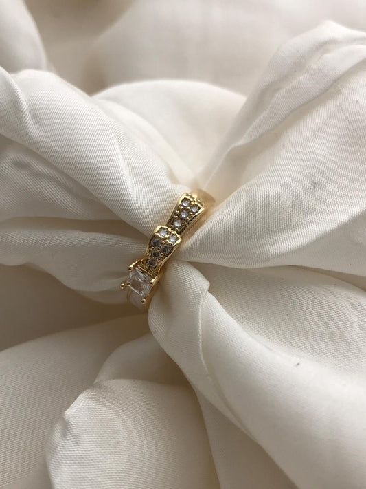 Gold Ribbon Bow Diamond Ring