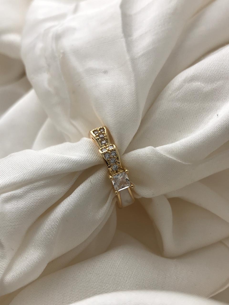 Gold Ribbon Bow Diamond Ring