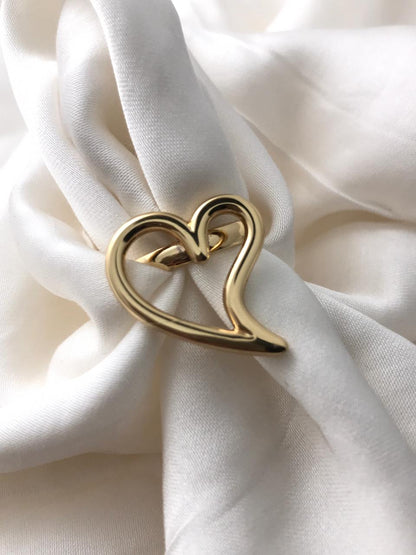 Curvy Heart Ring