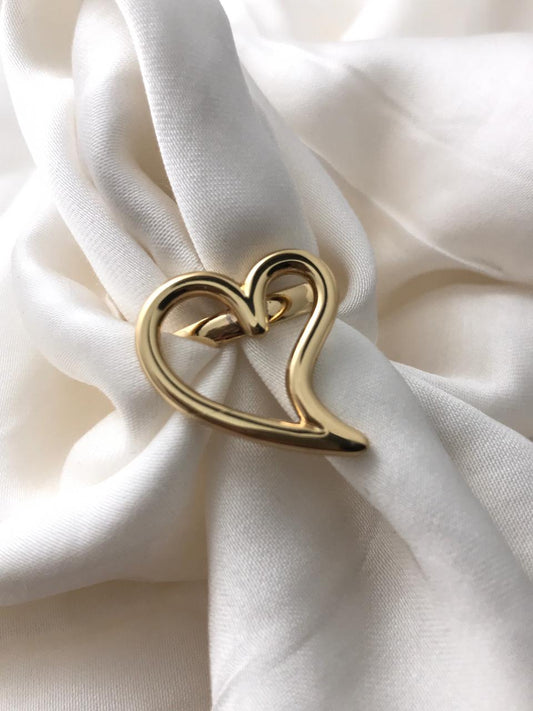 Curvy Heart Ring