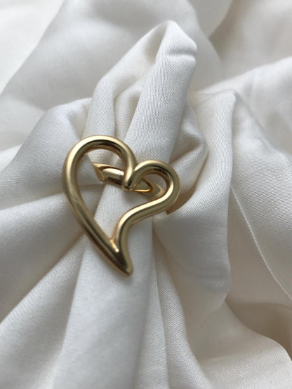 Curvy Heart Ring
