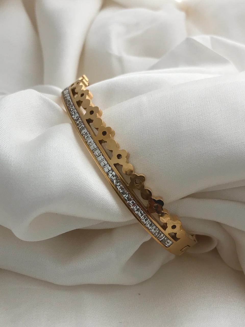 Gold Flower Cutout Crystal Bracelet