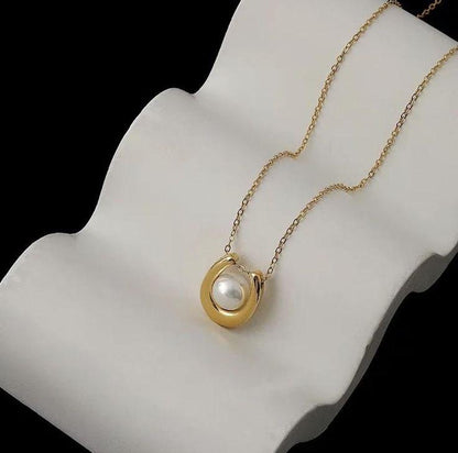 Horseshoe Pearl Necklace