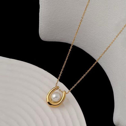Horseshoe Pearl Necklace