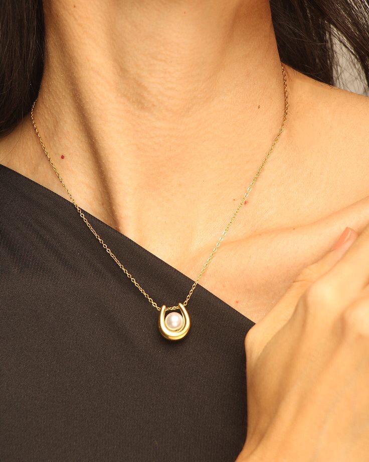 Horseshoe Pearl Necklace