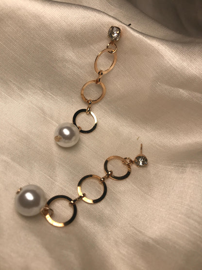 Pear gold circle earrings
