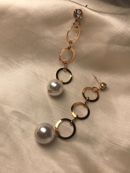 Pear gold circle earrings
