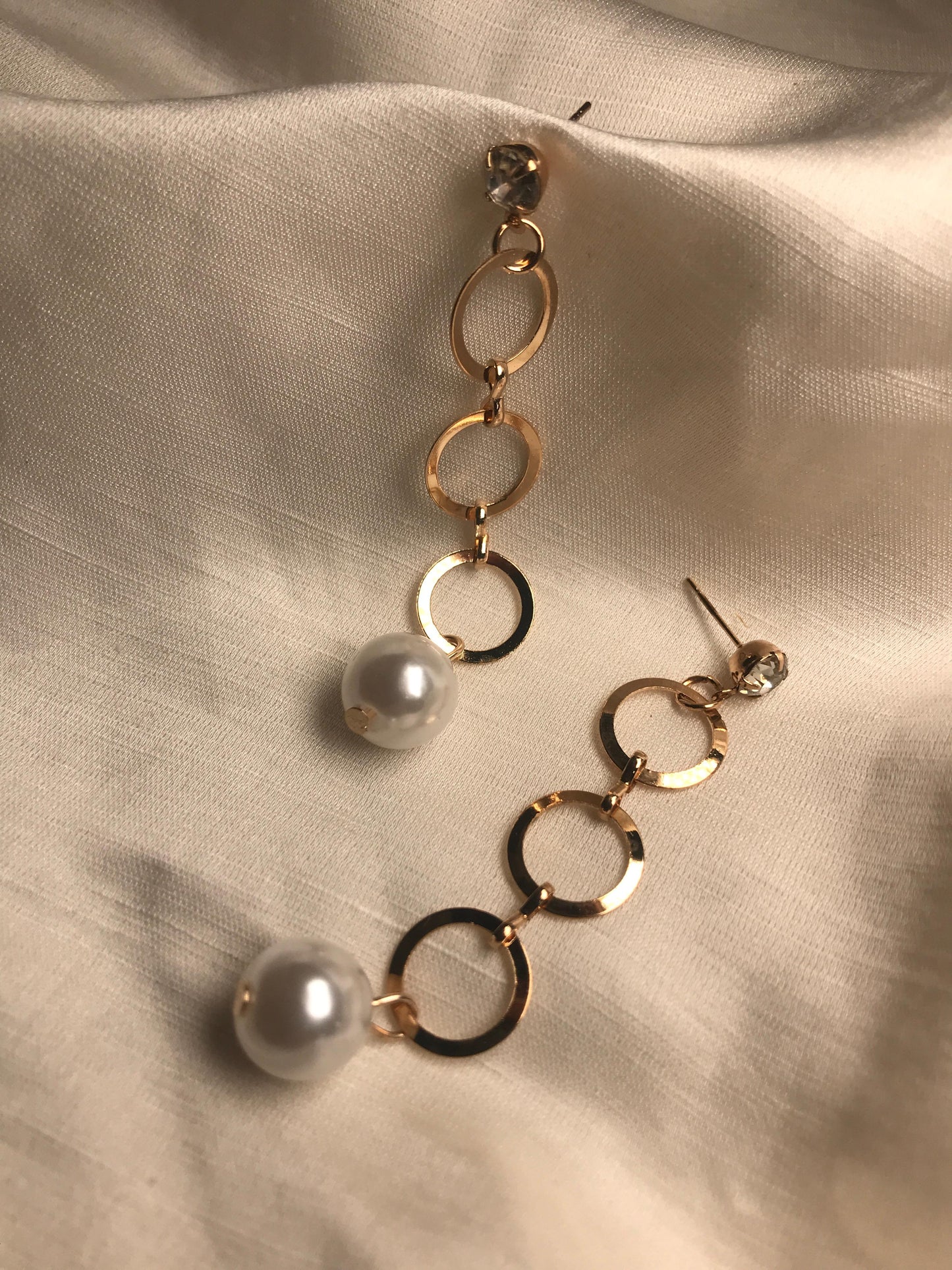 Pear gold circle earrings