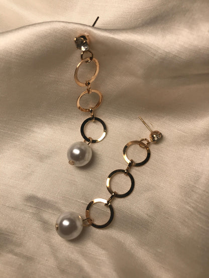 Pear gold circle earrings