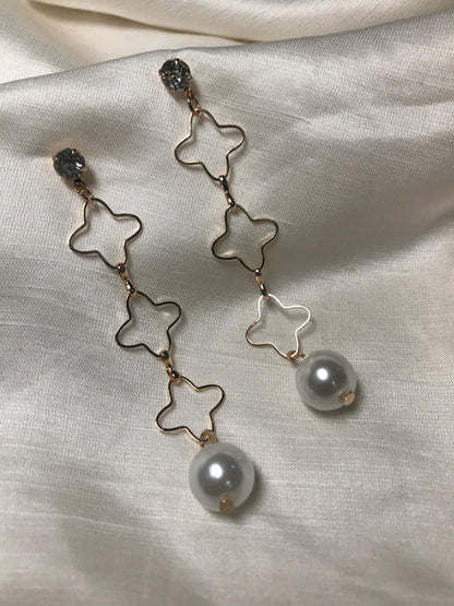 Pearl flower Gold Earring