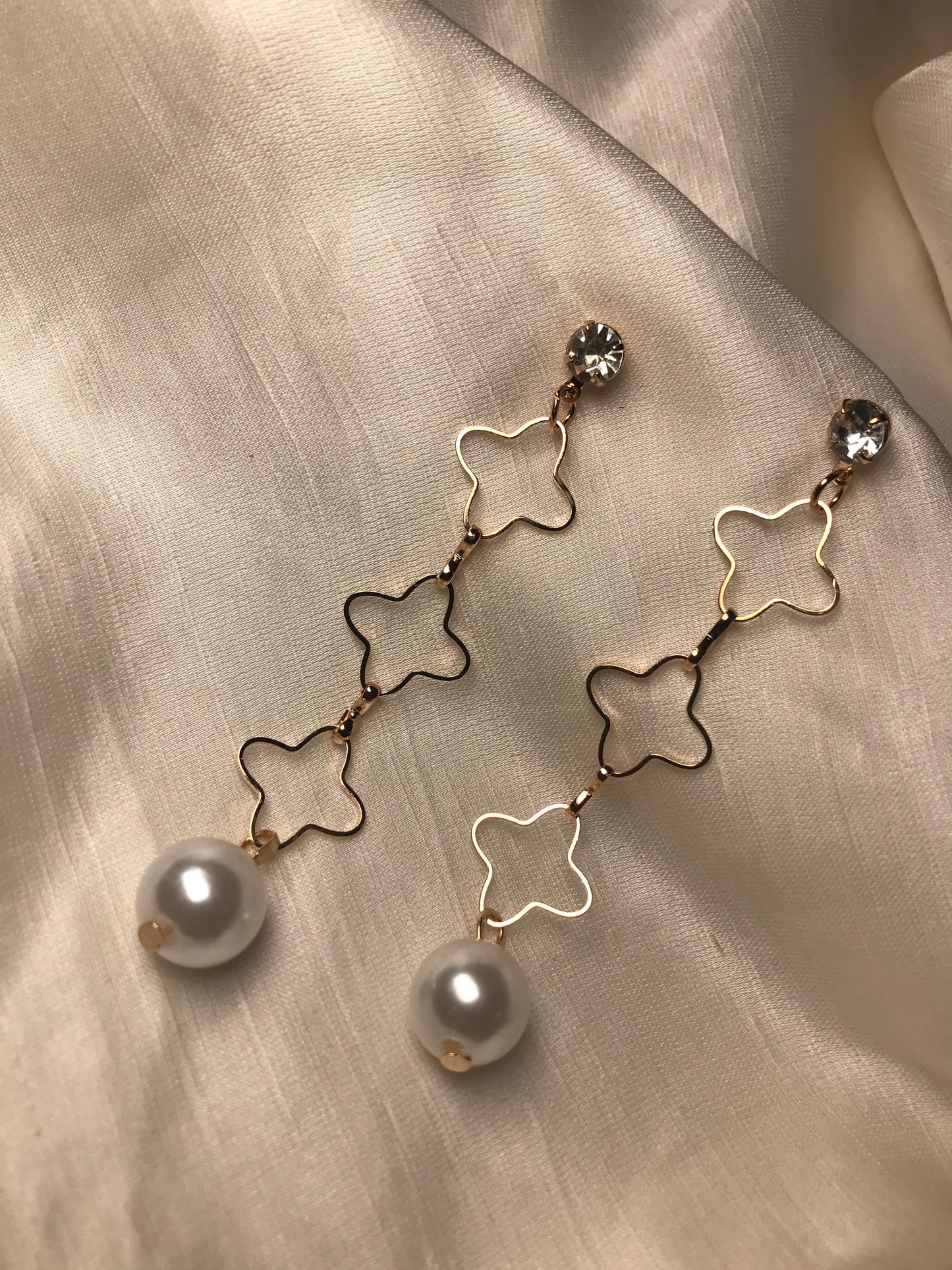 Pearl flower Gold Earring