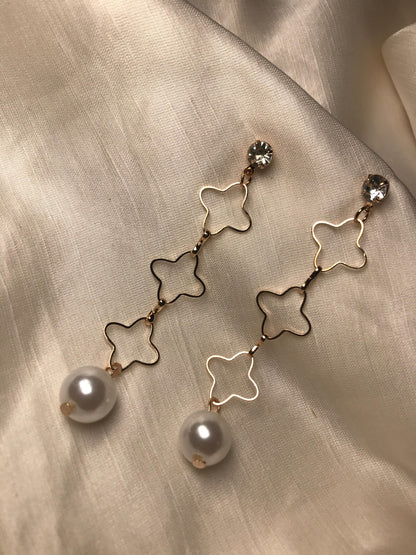 Pearl flower Gold Earring