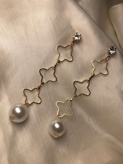 Pearl flower Gold Earring