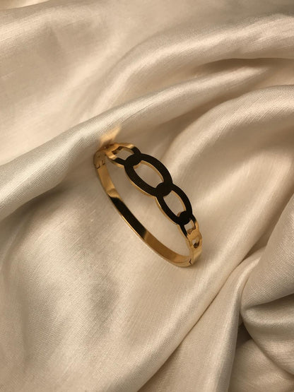 Gold large small round Bracelet