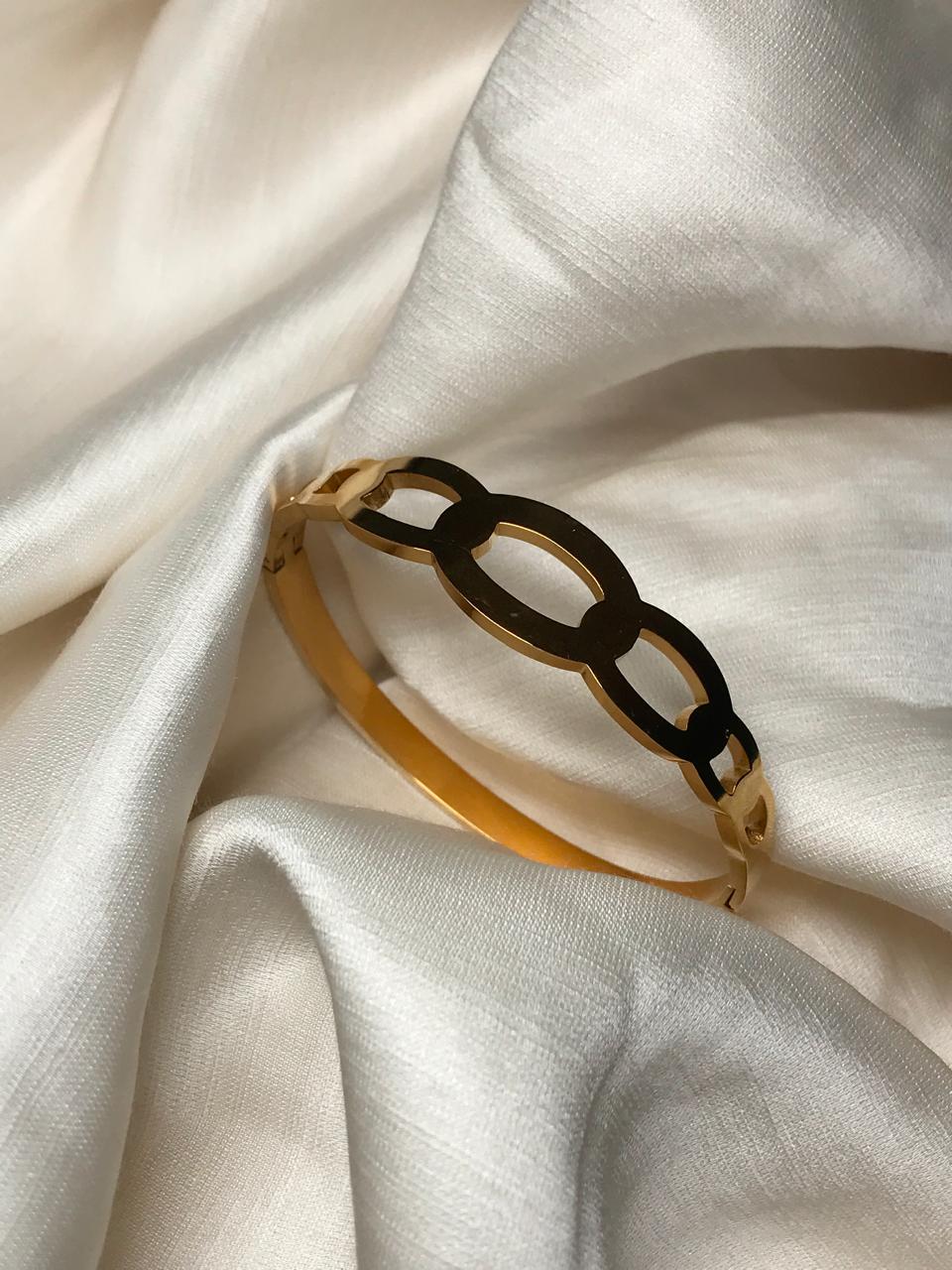 Gold large small round Bracelet