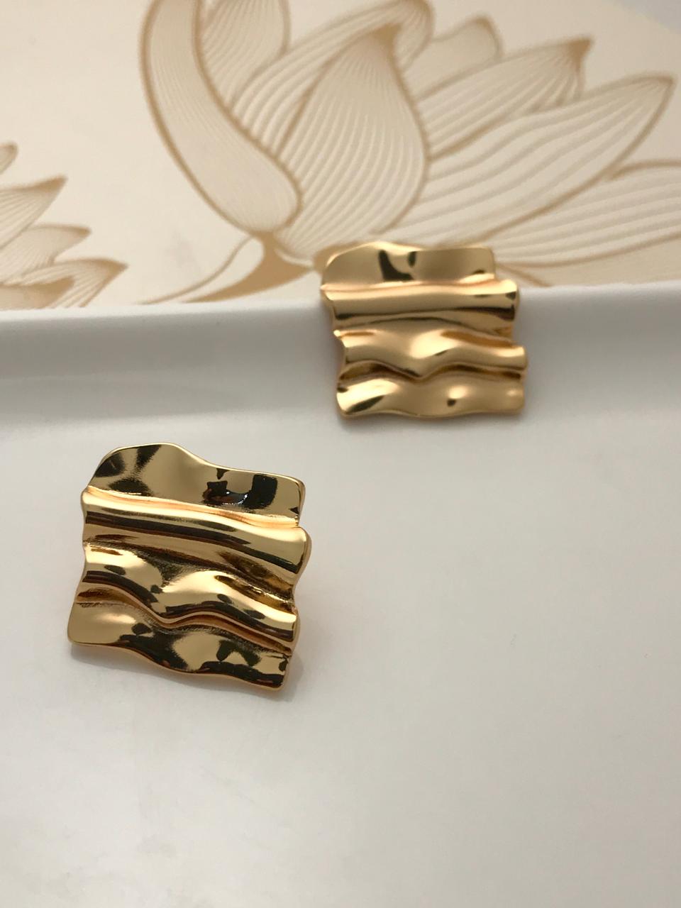 Textured Wave Design Gold Plated Stud Earring
