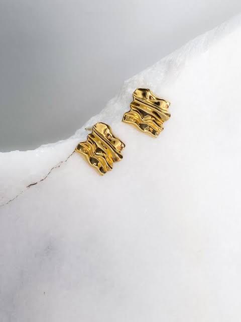 Textured Wave Design Gold Plated Stud Earring