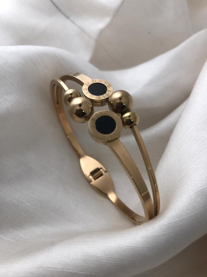 Black Circular Elements Kada