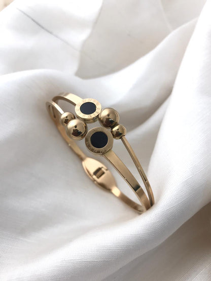 Black Circular Elements Kada