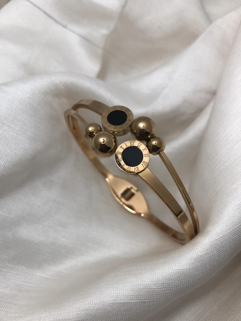 Black Circular Elements Kada