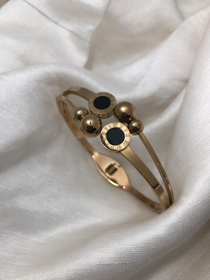 Black Circular Elements Kada