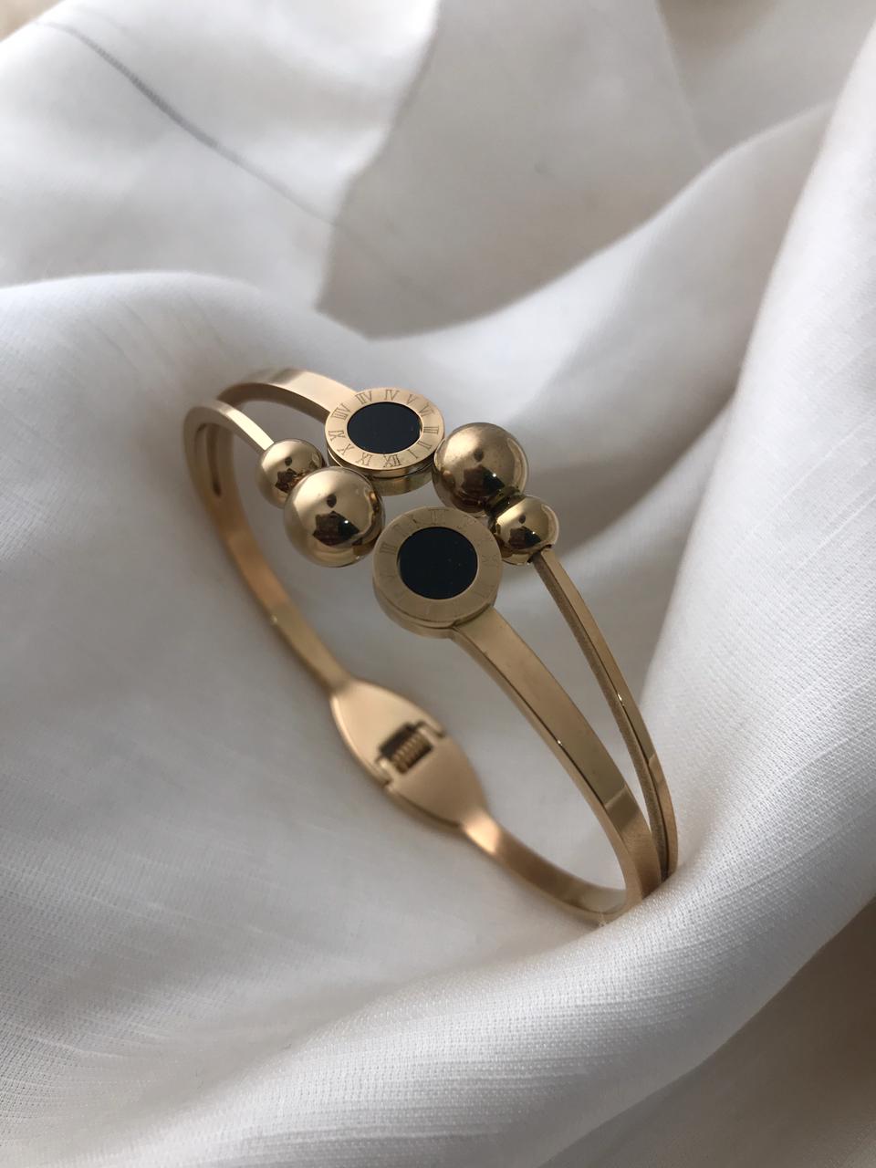 Black Circular Elements Kada