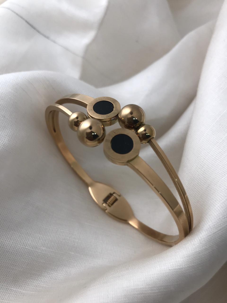 Black Circular Elements Kada