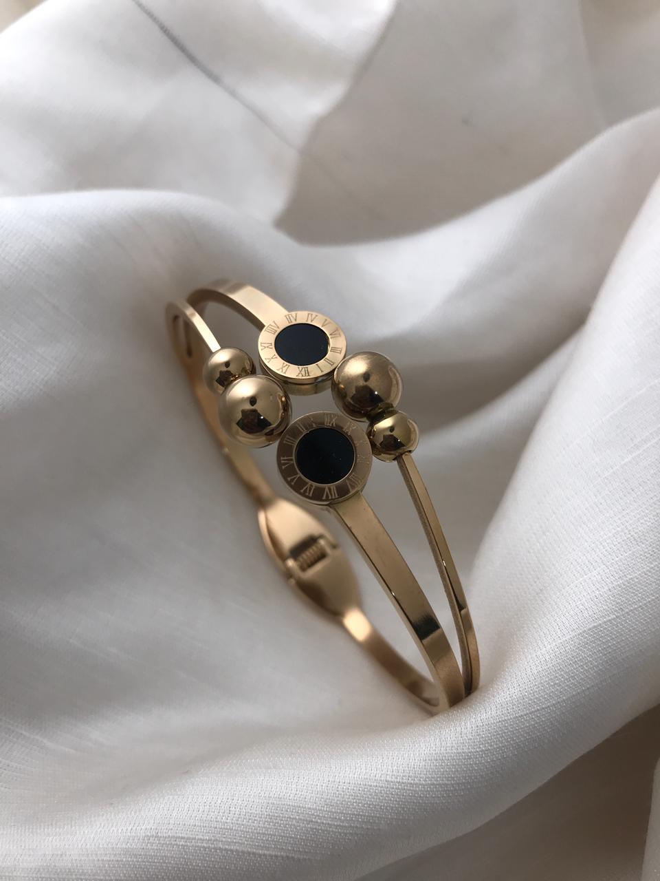 Black Circular Elements Kada