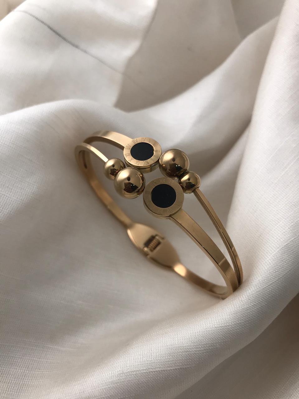 Black Circular Elements Kada