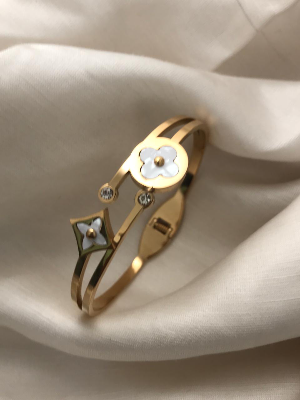 Four-Leaf Clover  Kada