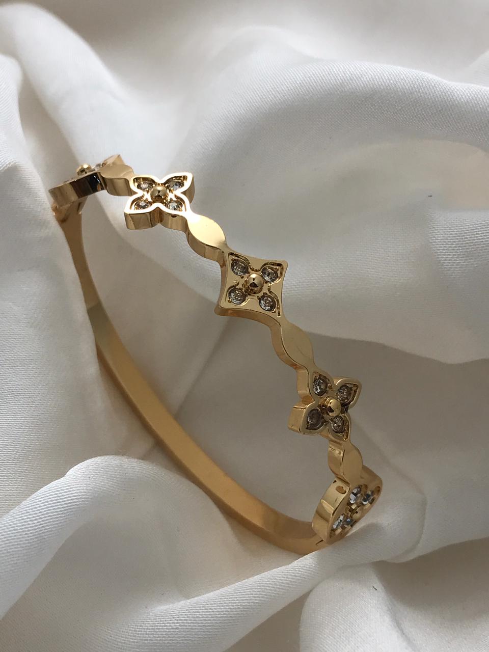Gold Four-leaf Clover Motif Bracelet