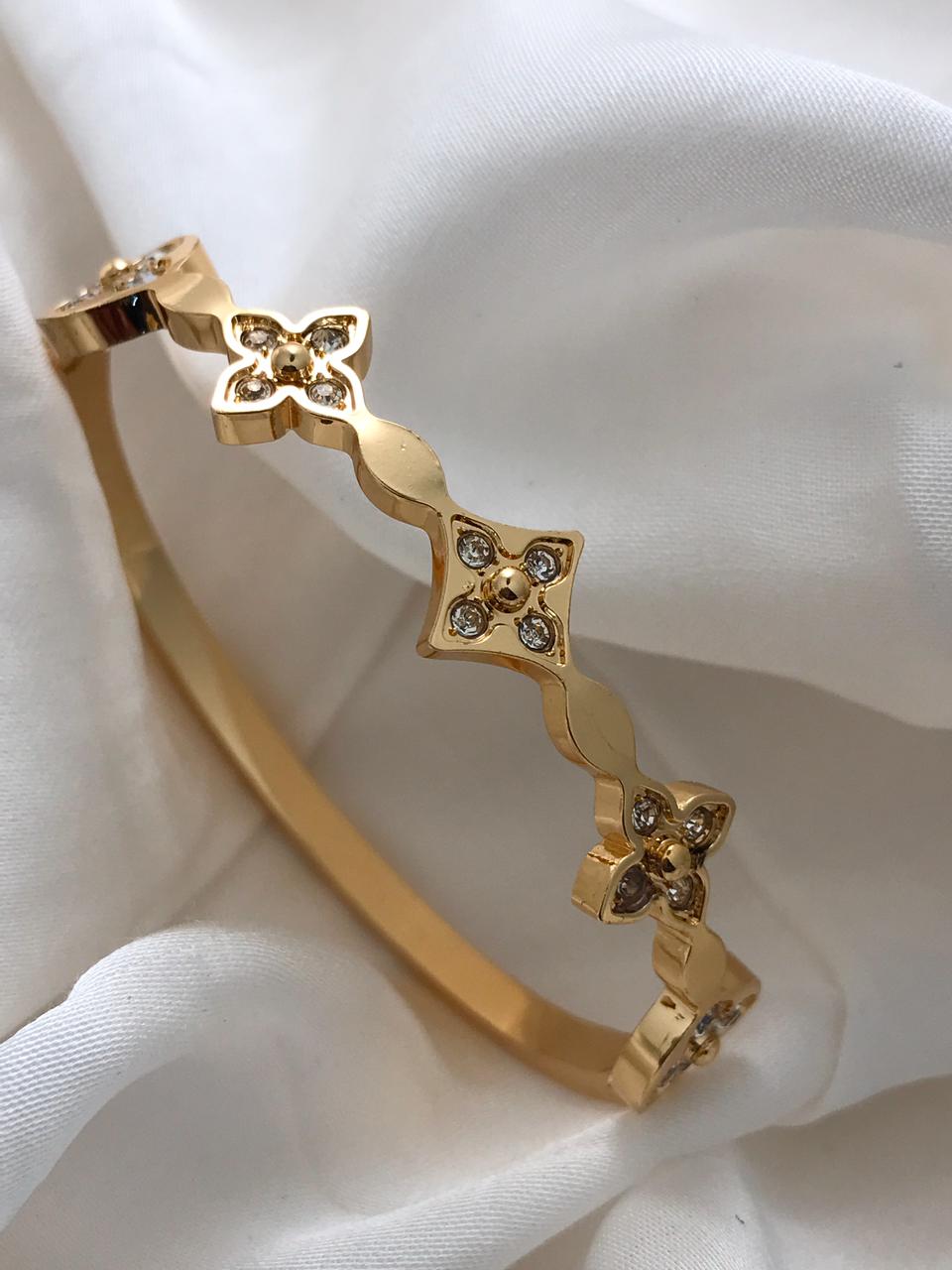 Gold Four-leaf Clover Motif Bracelet