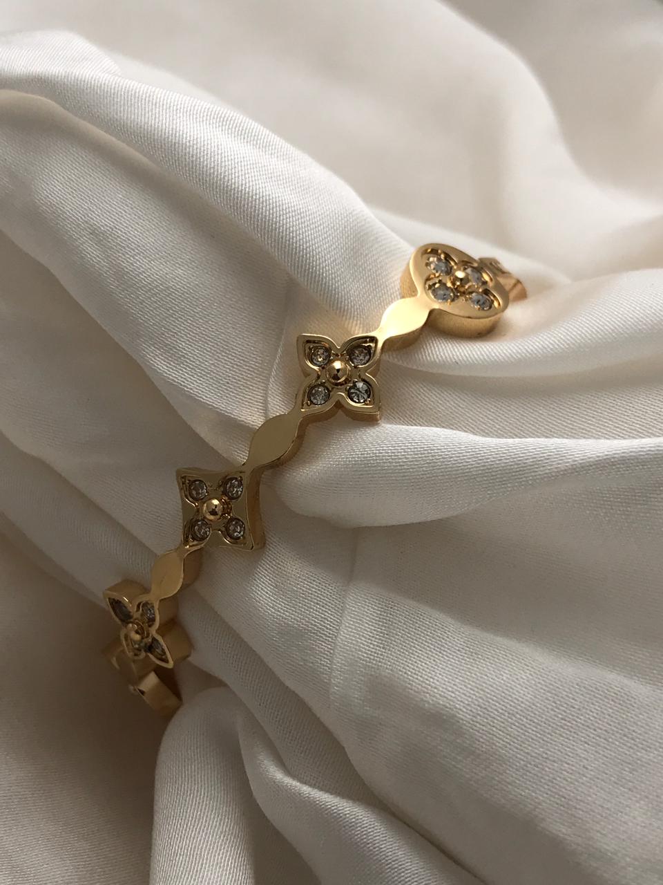 Gold Four-leaf Clover Motif Bracelet