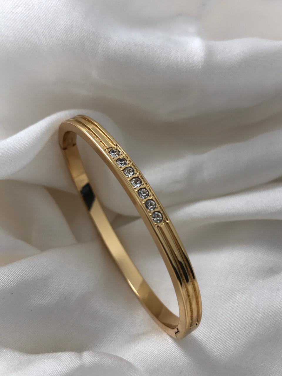 Gold  Diamond Allure  Bracelet