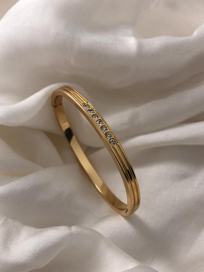 Gold  Diamond Allure  Bracelet