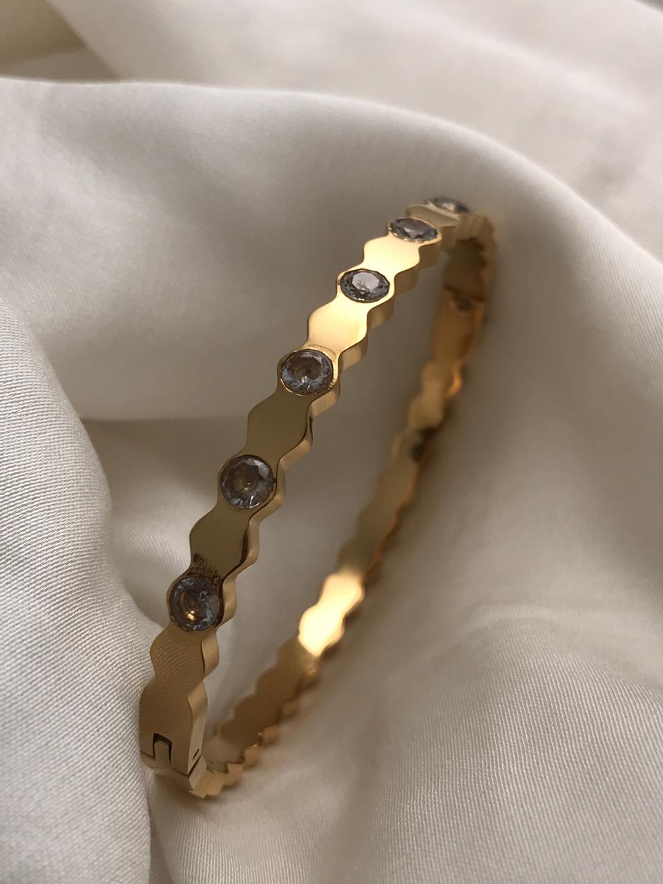 Gold Hexagonal Edge Bracelet