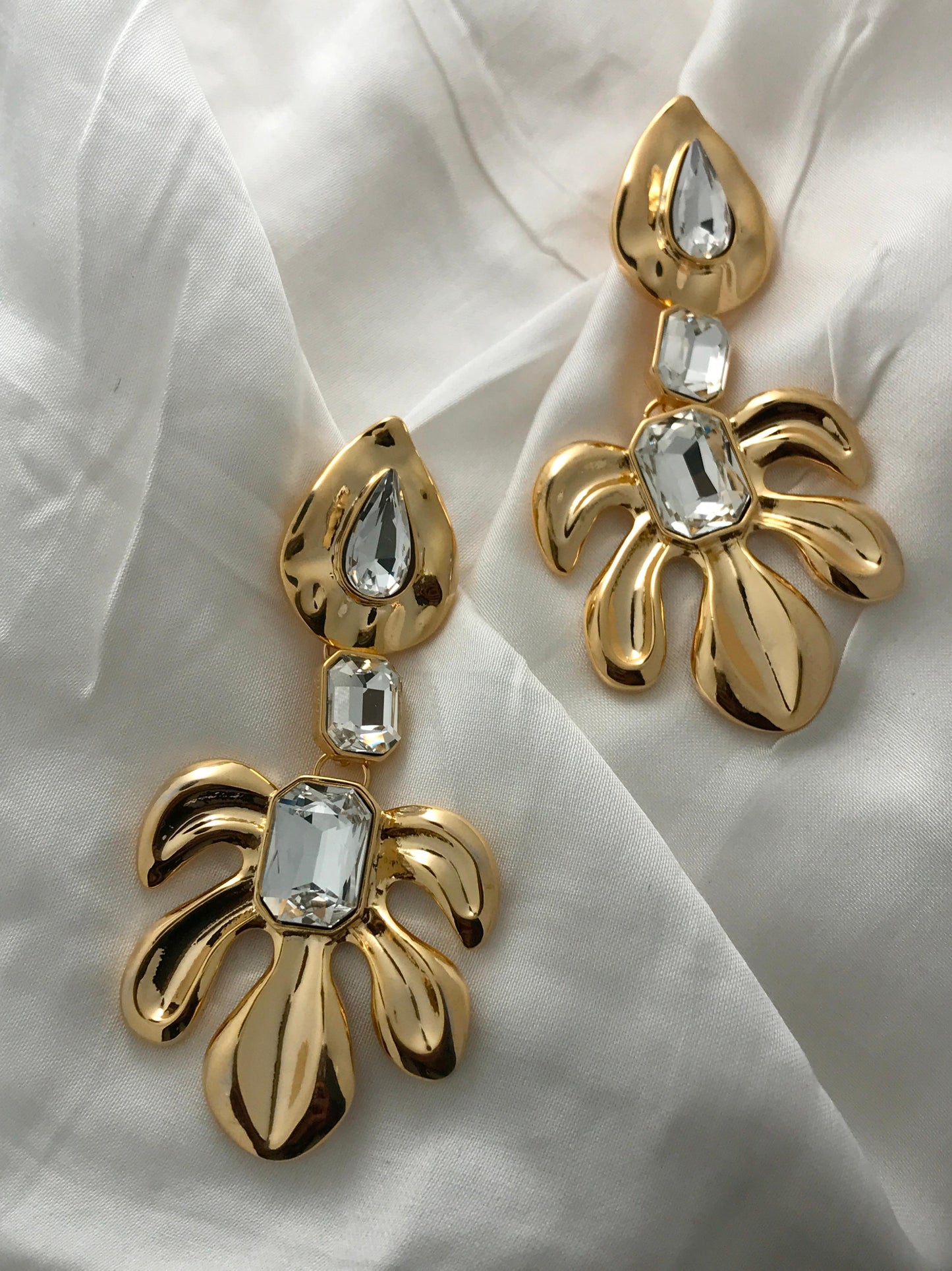 Golden Flora Drop Earring