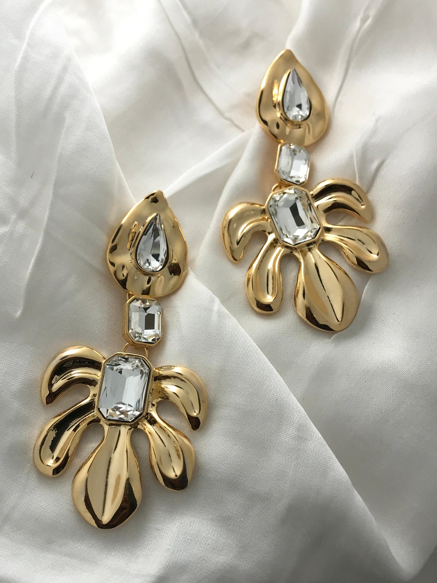 Golden Flora Drop Earring