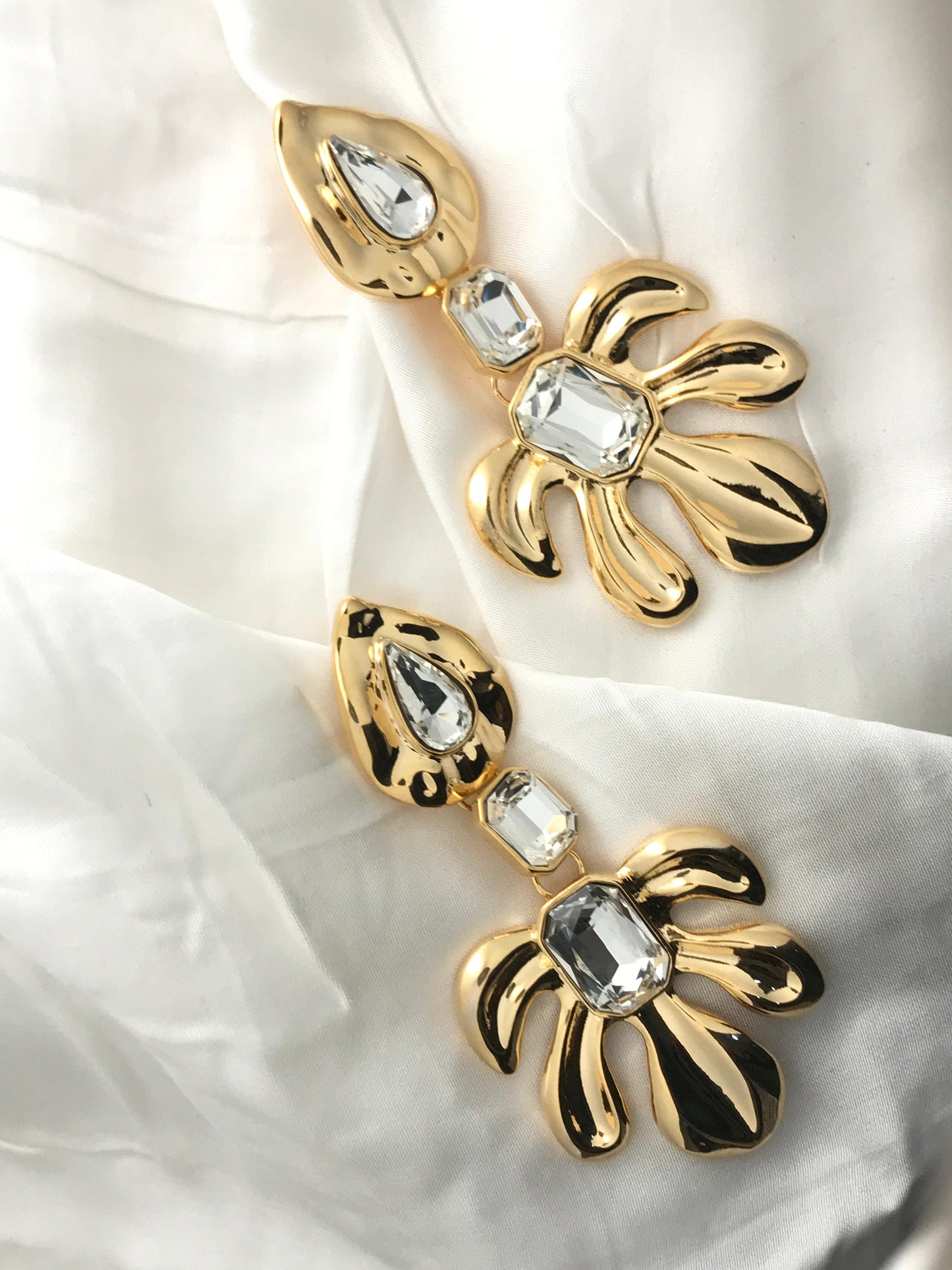 Golden Flora Drop Earring