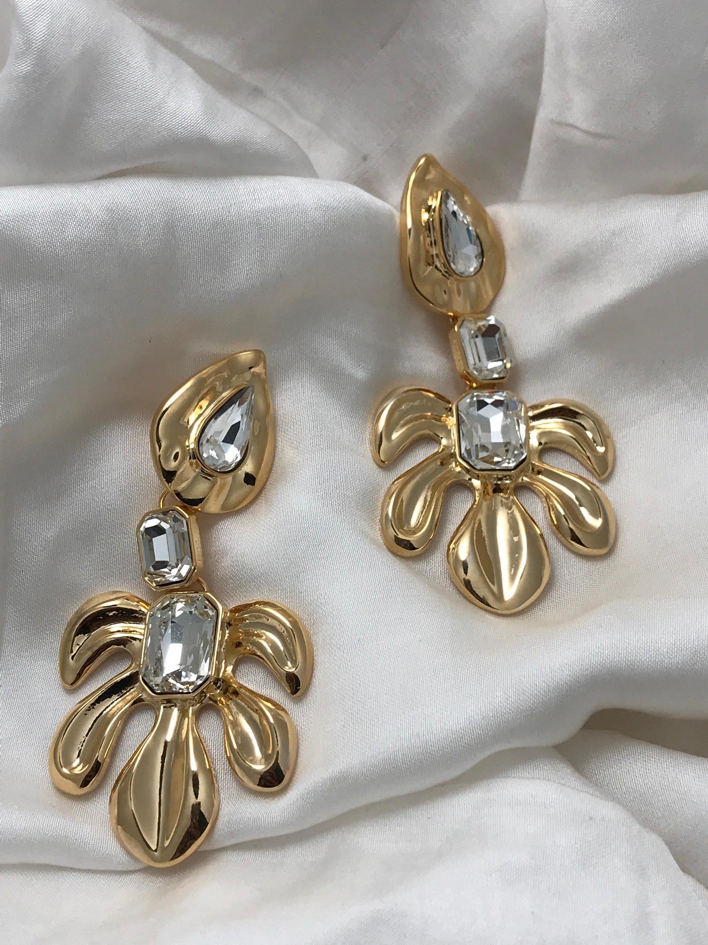 Golden Flora Drop Earring