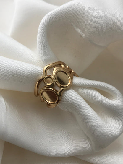 Crossover Grace Ring